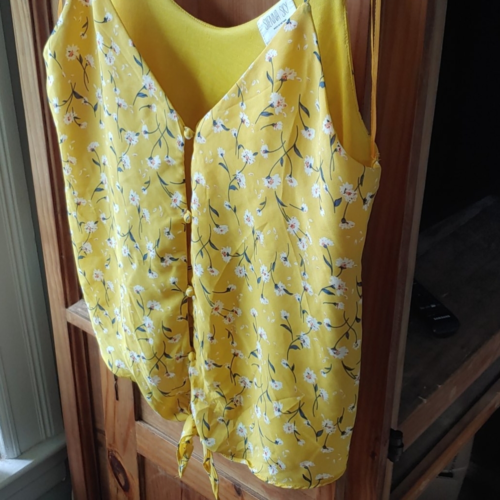 NWT Sienna Sky Yellow Floral Button Tank Blouse